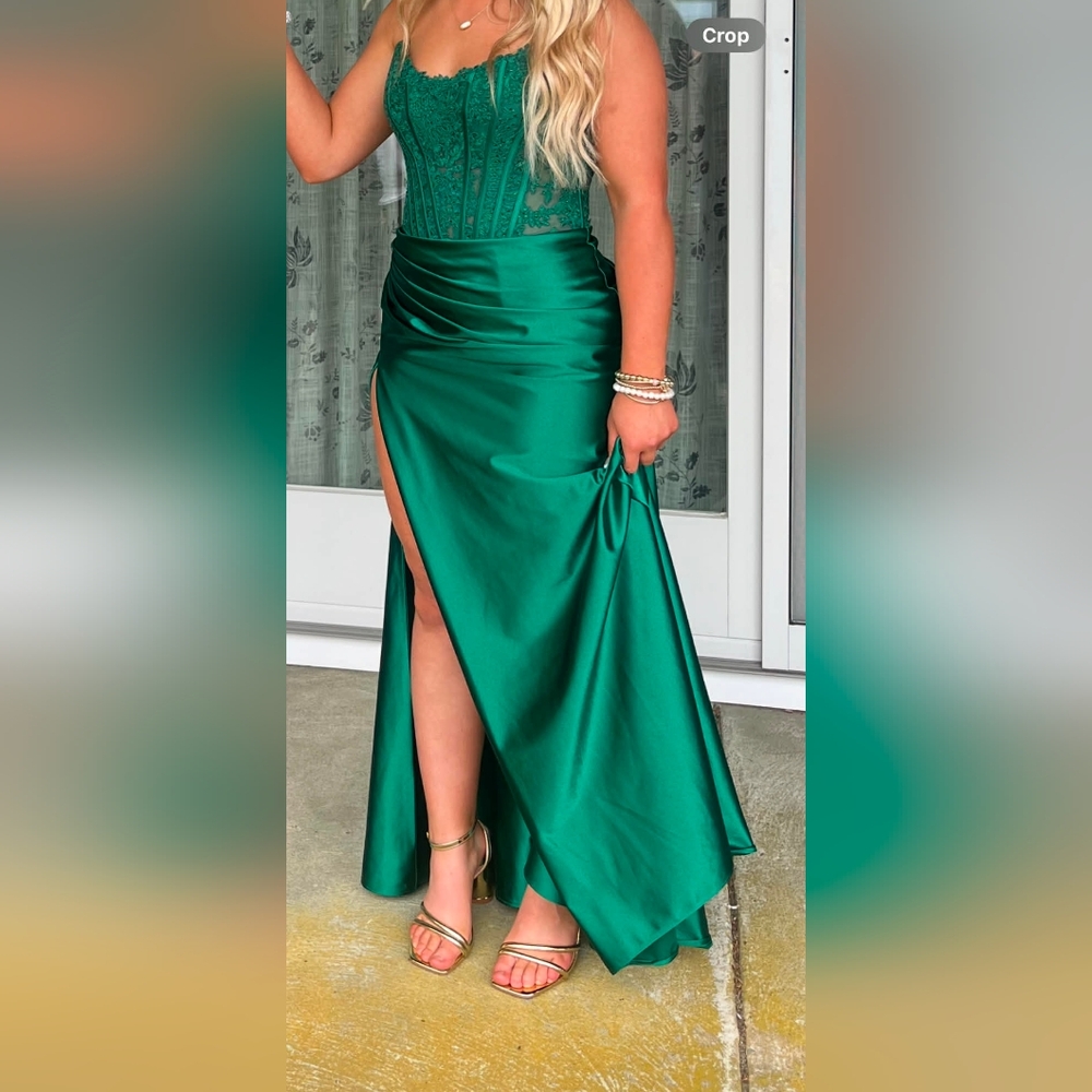 SHERRI HILL Emerald Green Satin Prom Dress. Size 6 WORN ONCE